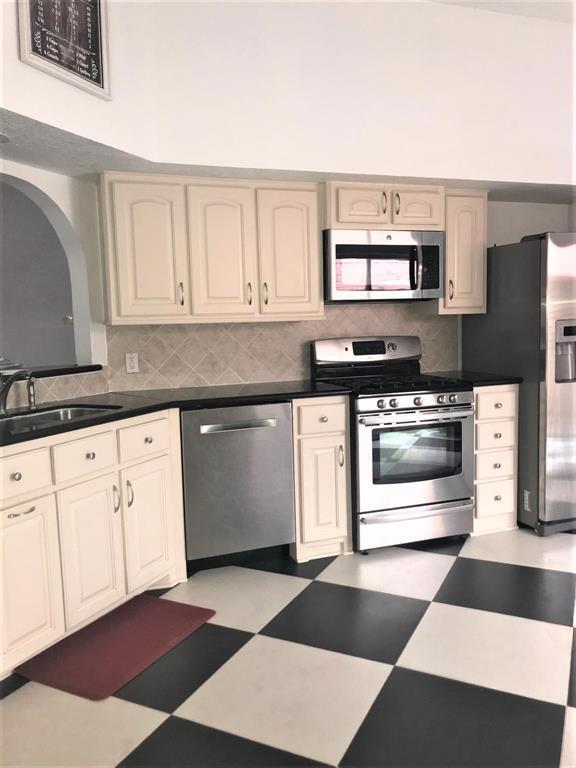 Building Photo - 13043 Skymeadow Dr