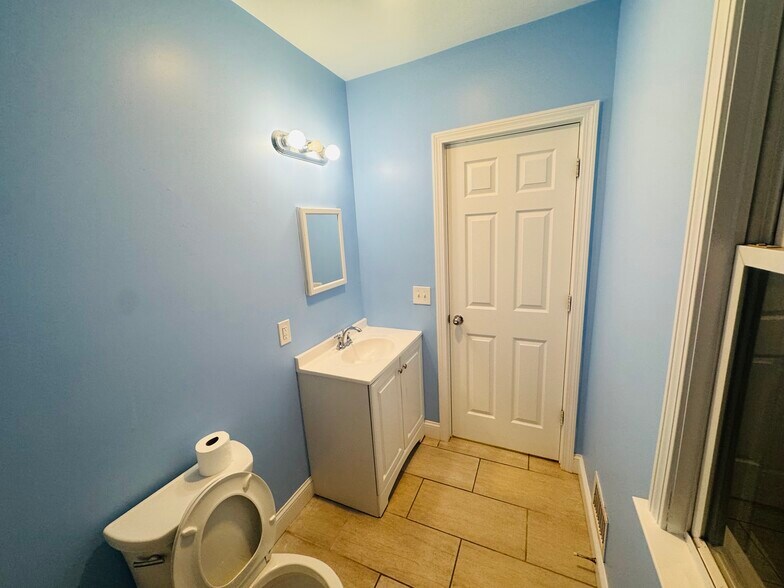 Bathroom - 38 Hanover St