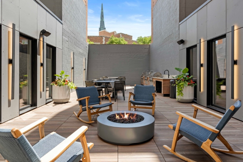 Building Photo - 1624 W Maypole Ave