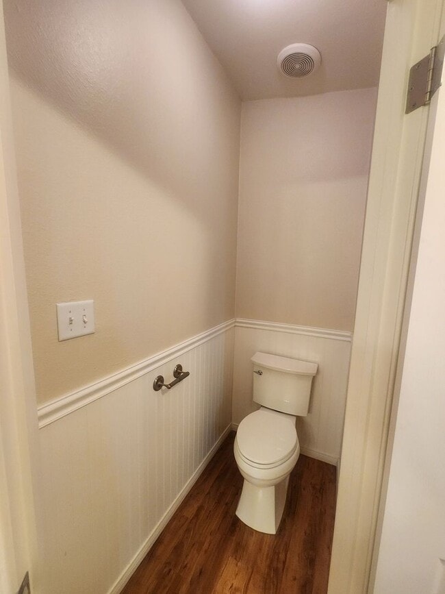 Building Photo - Sunmore Estates Large 3 Bedroom 2 bath Home