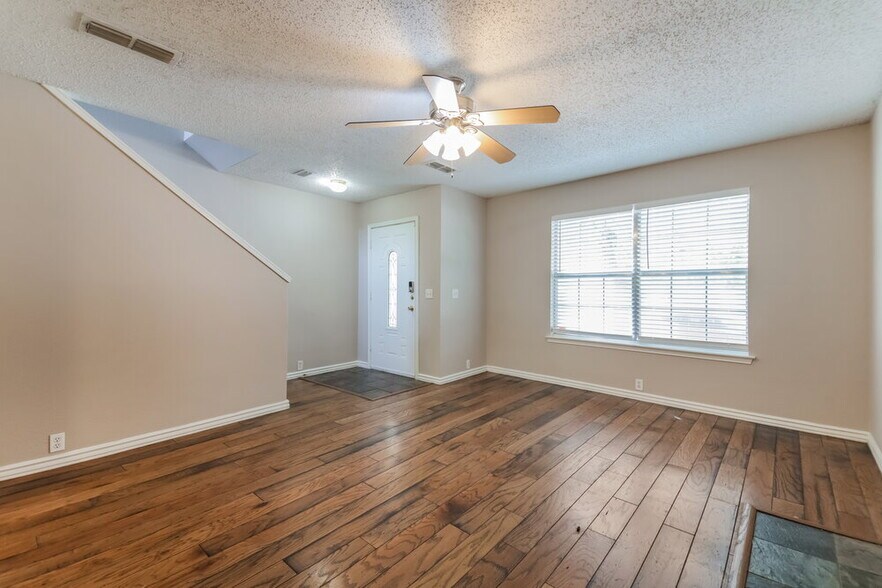 Building Photo - 1112 Beechwood Dr