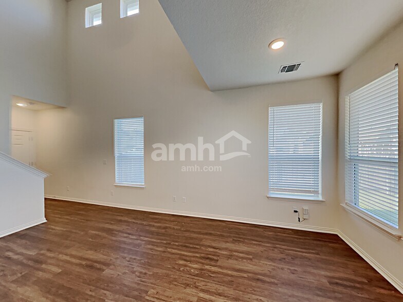 Building Photo - 2709 Wolfcreek