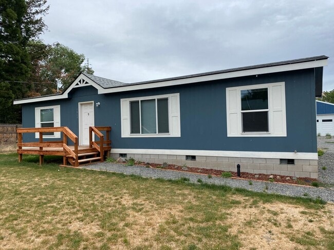 Building Photo - New 3 bedroom, 2 bath home