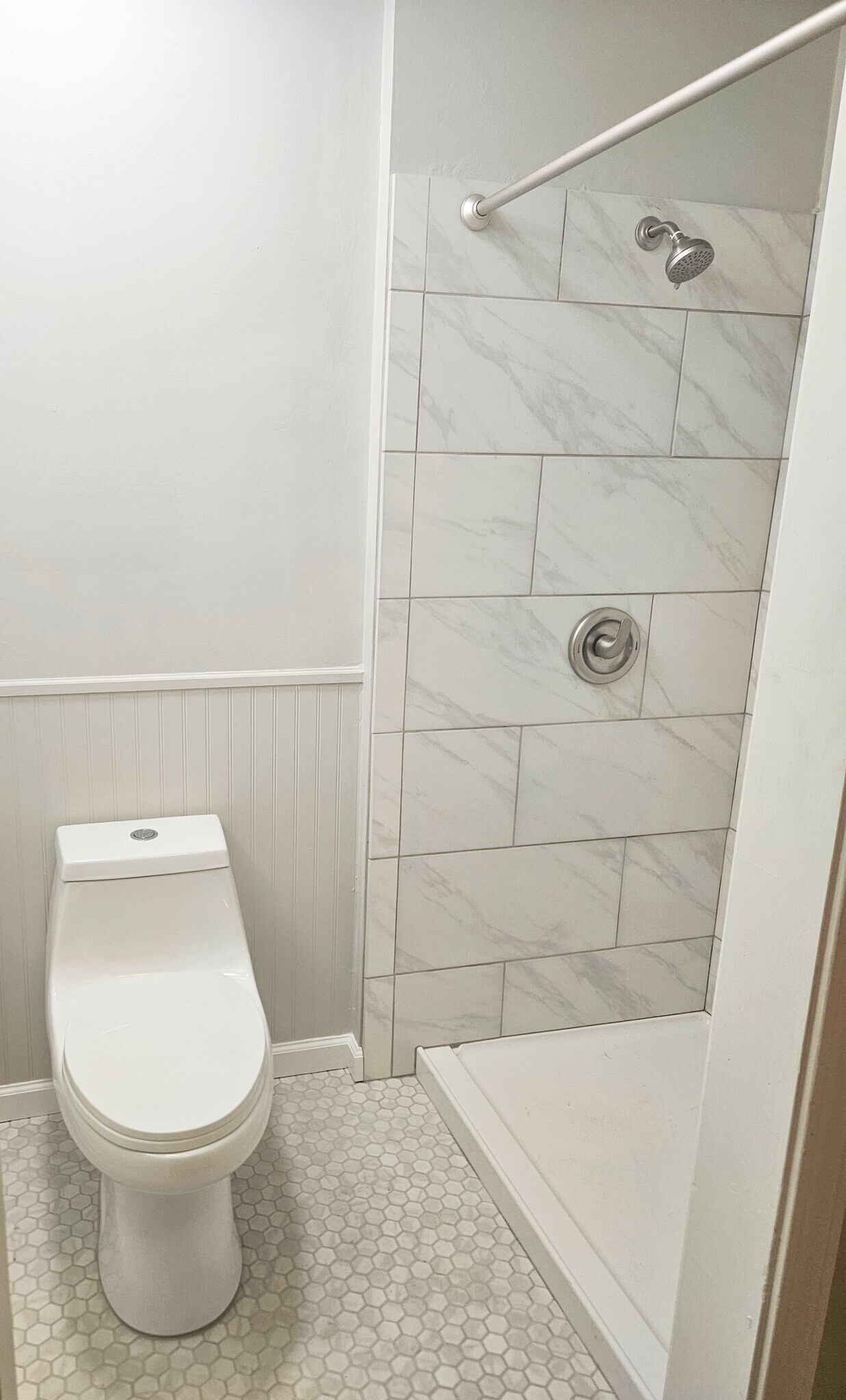 Master bedroom bathroom - 8300 Plaza Gate Ln