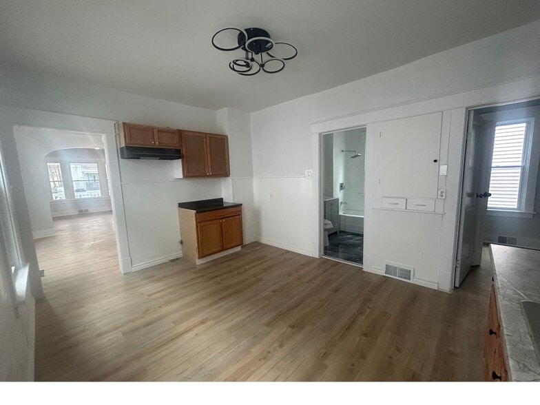 Building Photo - 411 Cambridge Ave