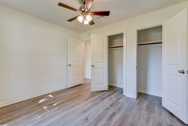 Building Photo - 16813 Glen Eagle Dr N