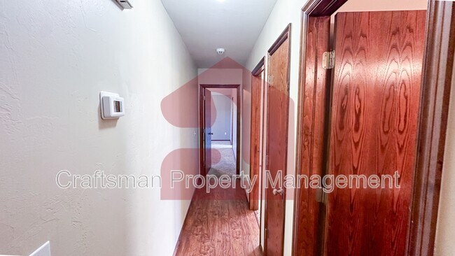 Building Photo - 1704 January Pl