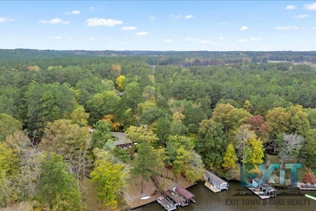 Building Photo - Lakefront Rental in Long Branch Shores