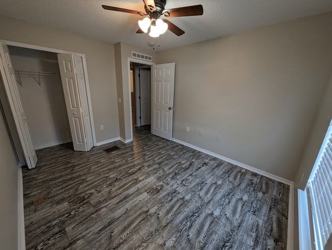 Building Photo - 4630 Ashburn Square Dr