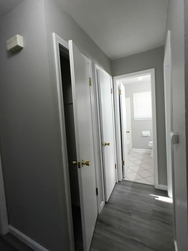 Building Photo - Wonderful Kitchen & New flooring! FIRST FU...