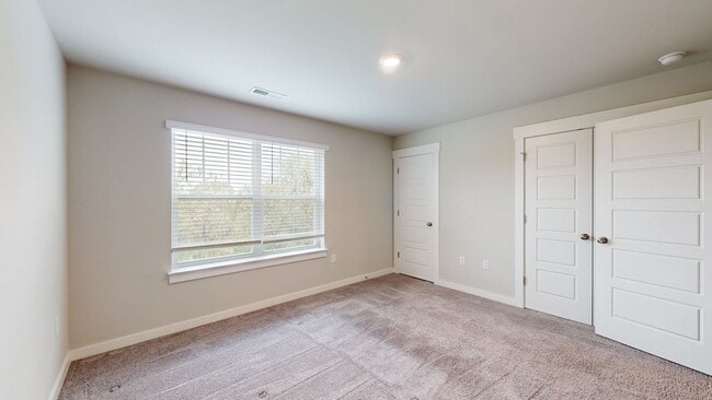 Building Photo - 1736 Frodo Wy
