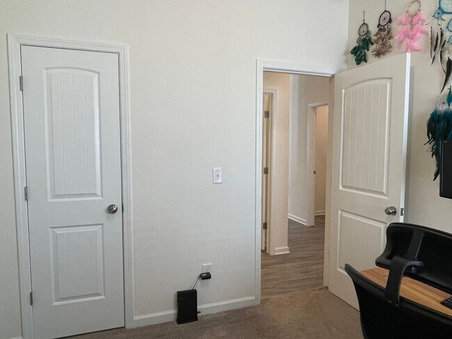Building Photo - Gorgeous 3 Bedroom Home in Union Station Community!