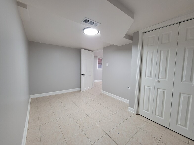 Building Photo - 3039 S Throop St