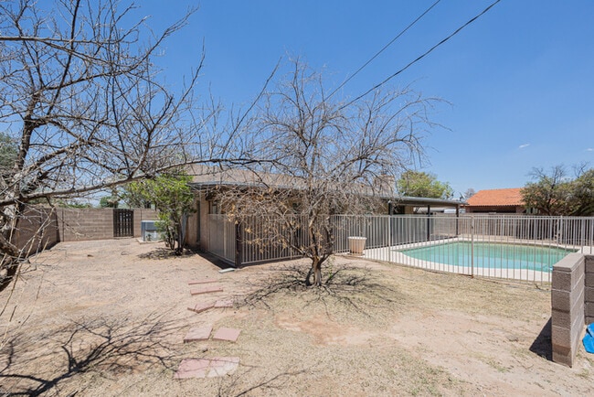 Building Photo - 1473 N Amarillo St