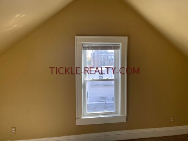 Building Photo - 37-37 Wellesley St