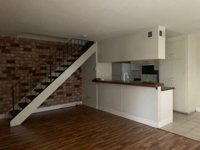 Building Photo - 2 Bed/One Bath Condo, Blossom Valley Popul...