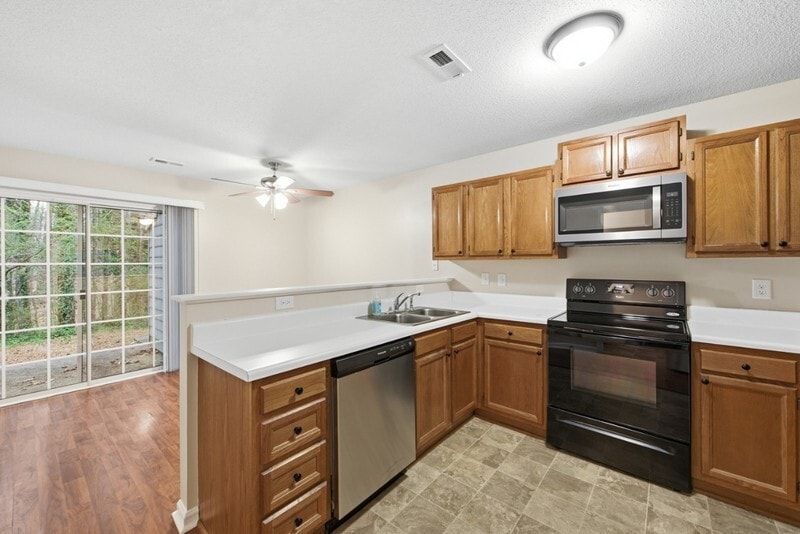 Building Photo - 10 Hartford Ct