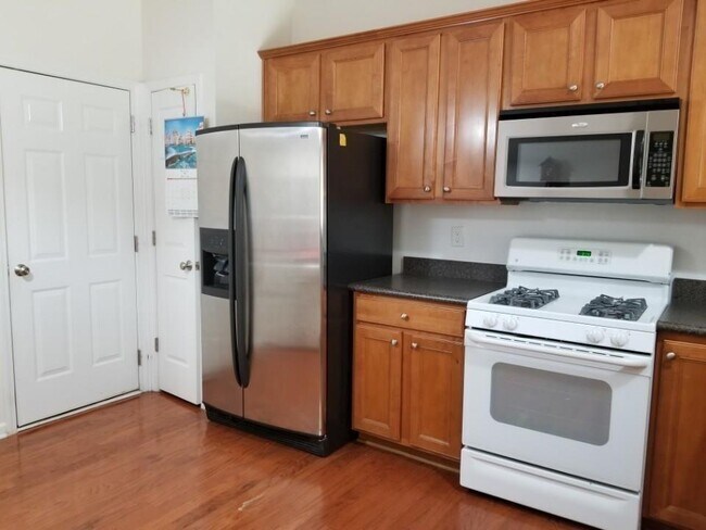 Building Photo - 2090 Deptford Dr