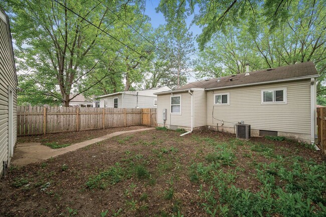 Building Photo - Gorgeous 4BR/2BA Home with Finished Lower ...