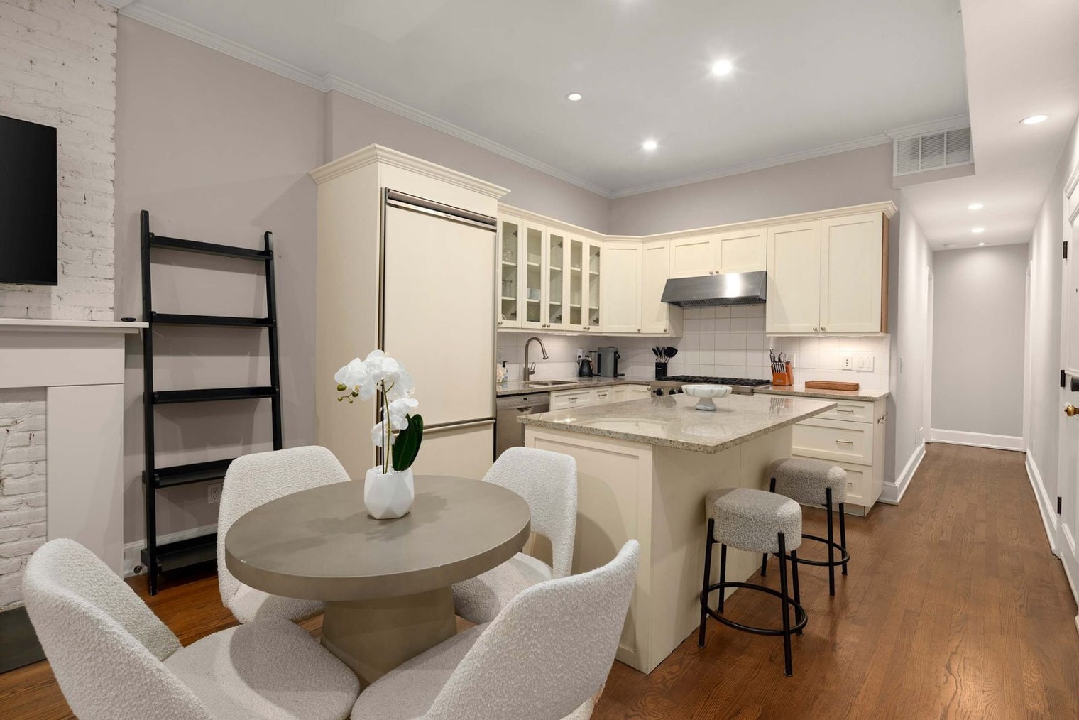 Building Photo - 49 W 16th St