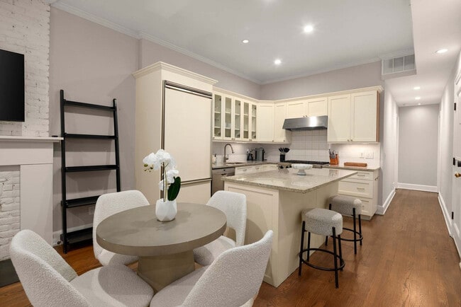 Building Photo - 49 W 16th St