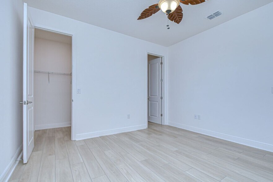 Building Photo - 10027 Dolphin Gull Cir