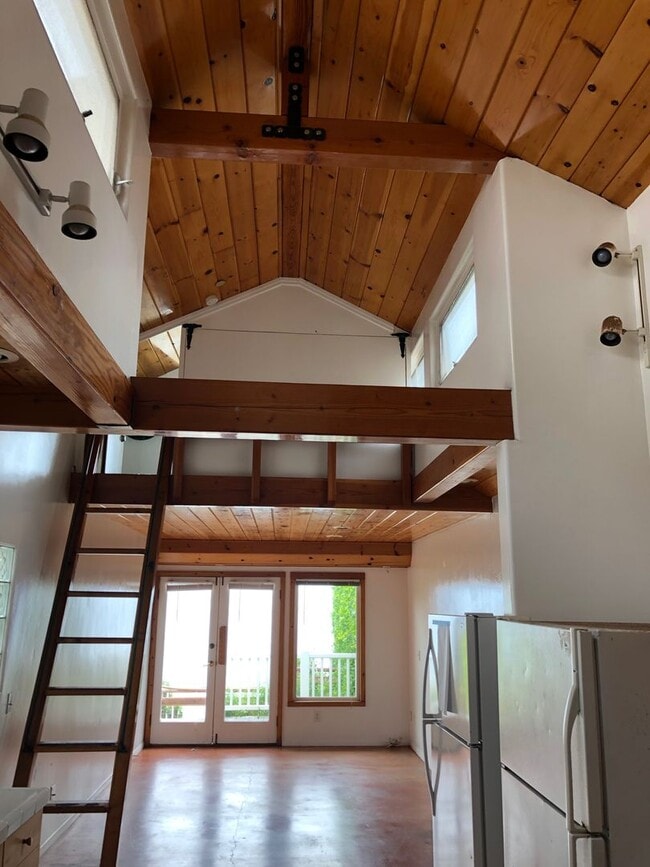 Building Photo - 6581 Del Playa Dr