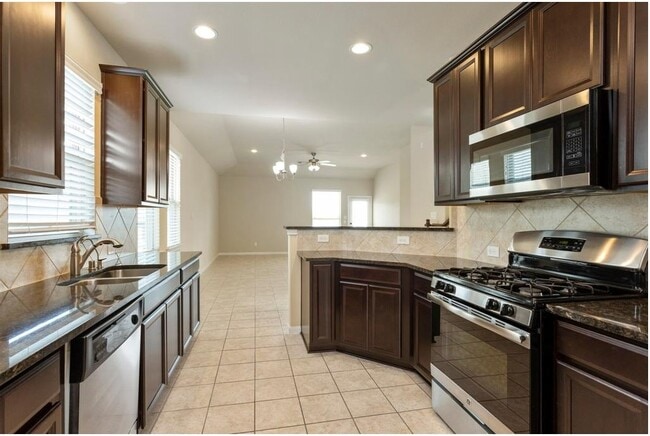 Building Photo - 8643 Vista Hills Dr