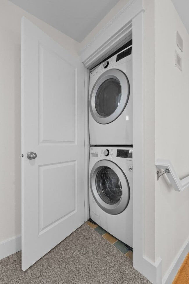 Building Photo - 3Bd/3Ba Seattle Townhouse