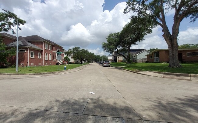 Building Photo - 4423 Meyerwood Dr