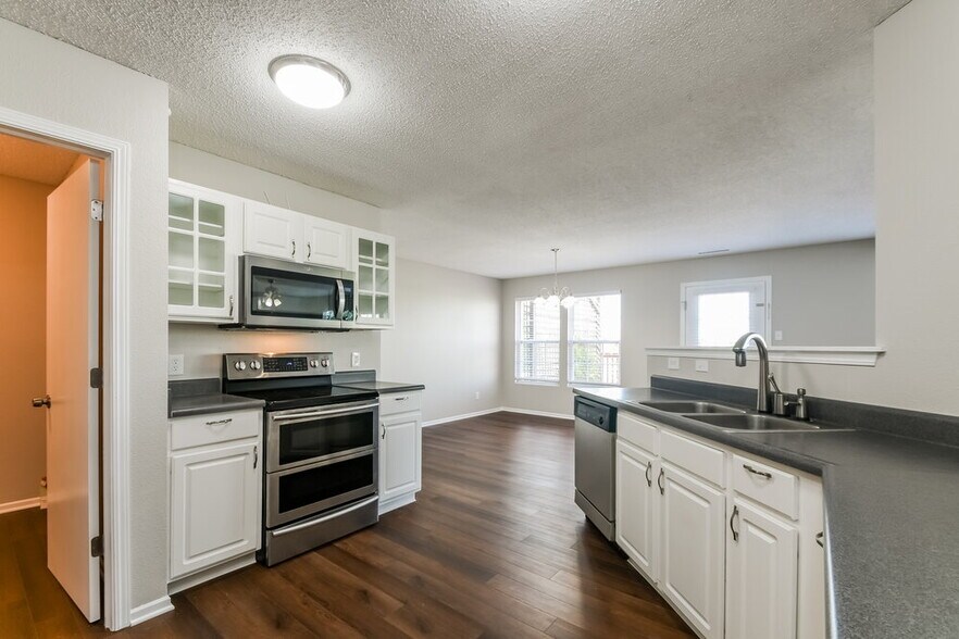 Building Photo - 9498 W Midnight Dr