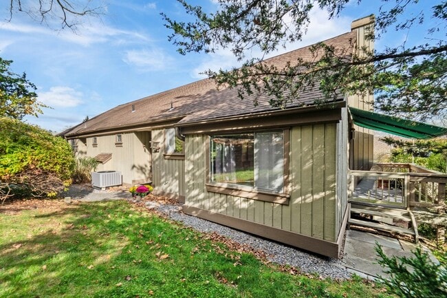 Building Photo - 21 Heritage Vlg