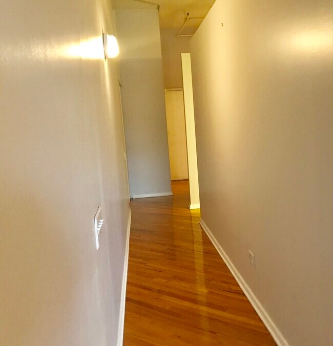 Building Photo - 500 S Clinton St