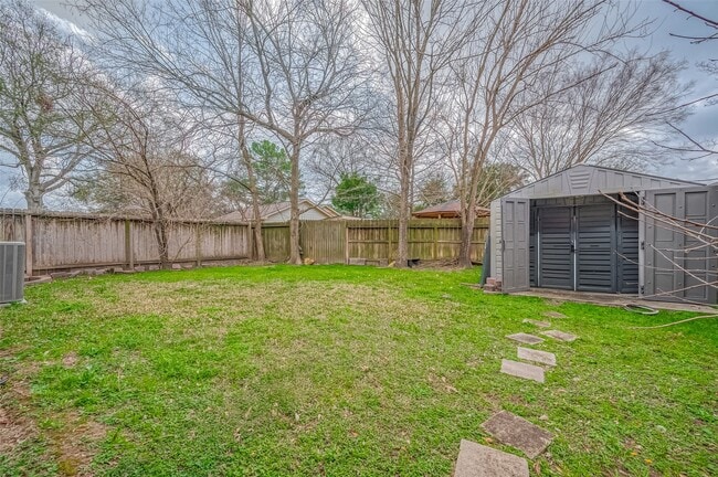 Building Photo - 9215 Golden Meadow Dr