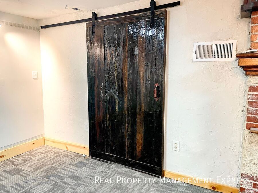 Building Photo - 2 Bedroom 1 Bathroom Apartment near August...