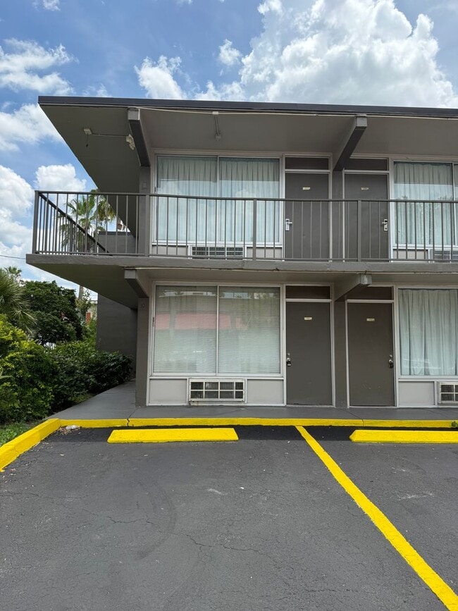 Building Photo - 5020 W Irlo Bronson Memorial Hwy