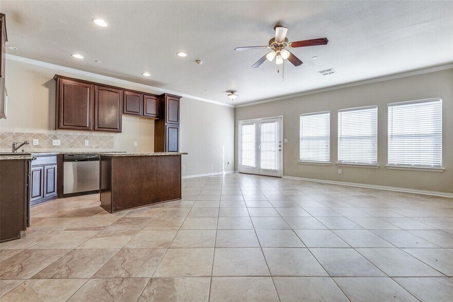 Building Photo - 706 S Jupiter Rd