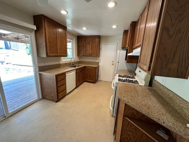 Building Photo - Cute Benicia Single Family Home 2 Bedroom and 1 Bathroom