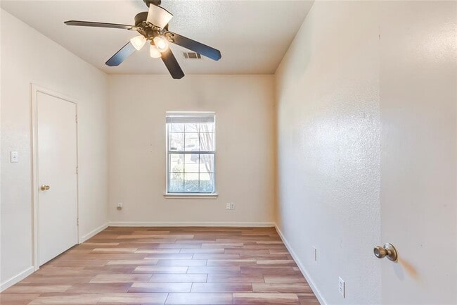 Building Photo - 2808 Southampton Way