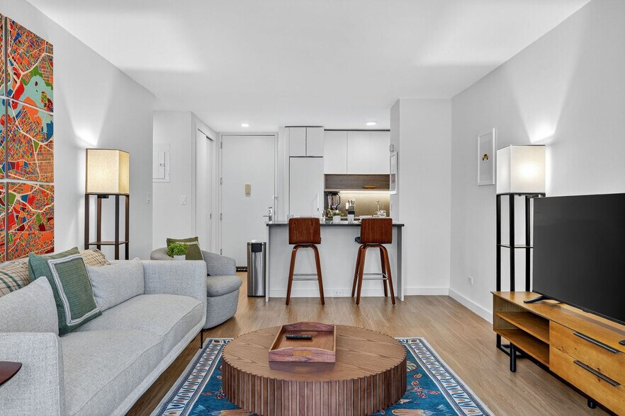 Building Photo - 68 W 37th St