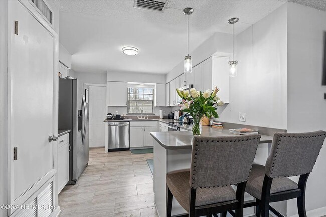 Building Photo - Charming 3BR/2BA Single-Family Home