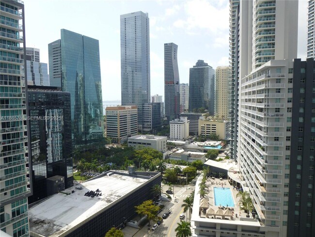 Building Photo - 1100S S Miami Ave