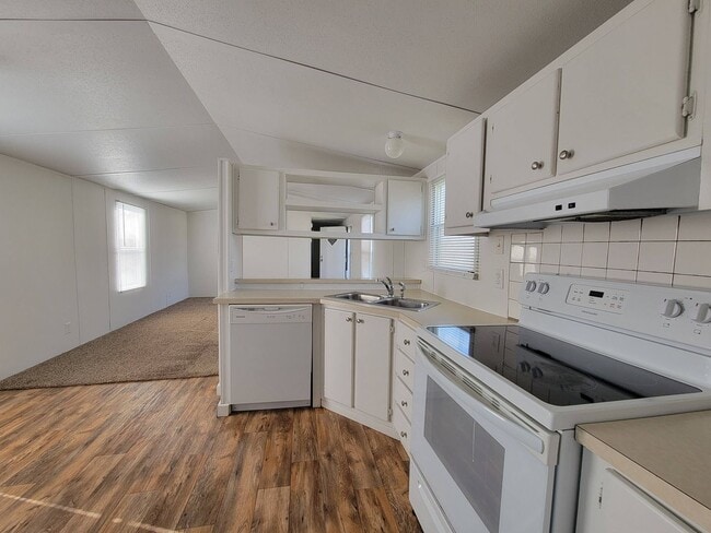 Building Photo - Ready to Move in