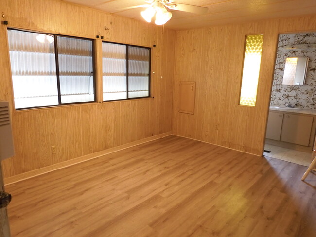 MASTER BEDROOM - FITS A KING BED - 7416 Fast Ln