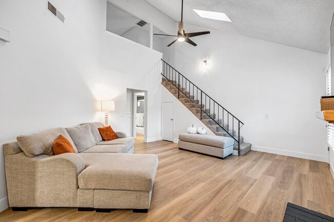 Building Photo - 3656 W Harvard Ave