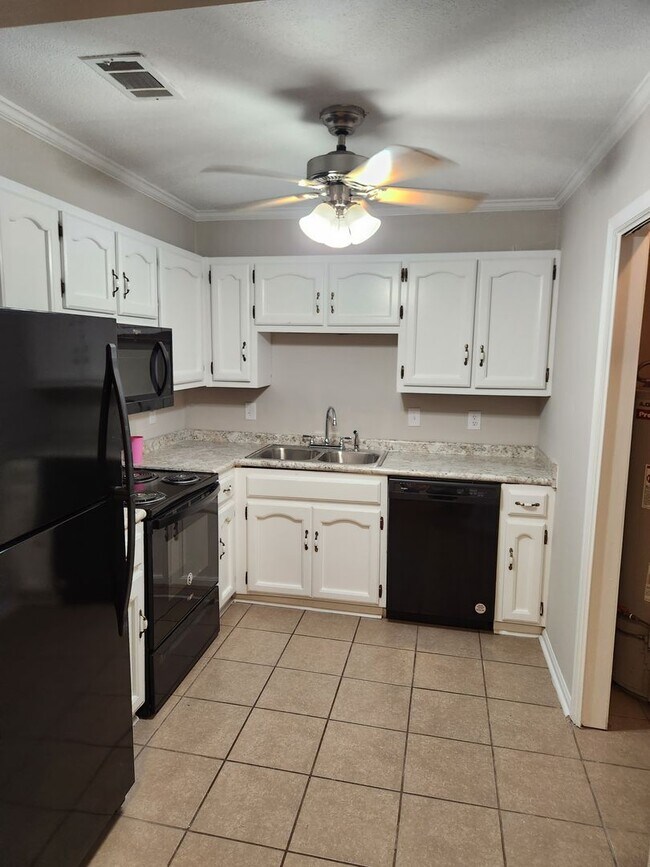 Building Photo - 33A / 33B  IL Rental