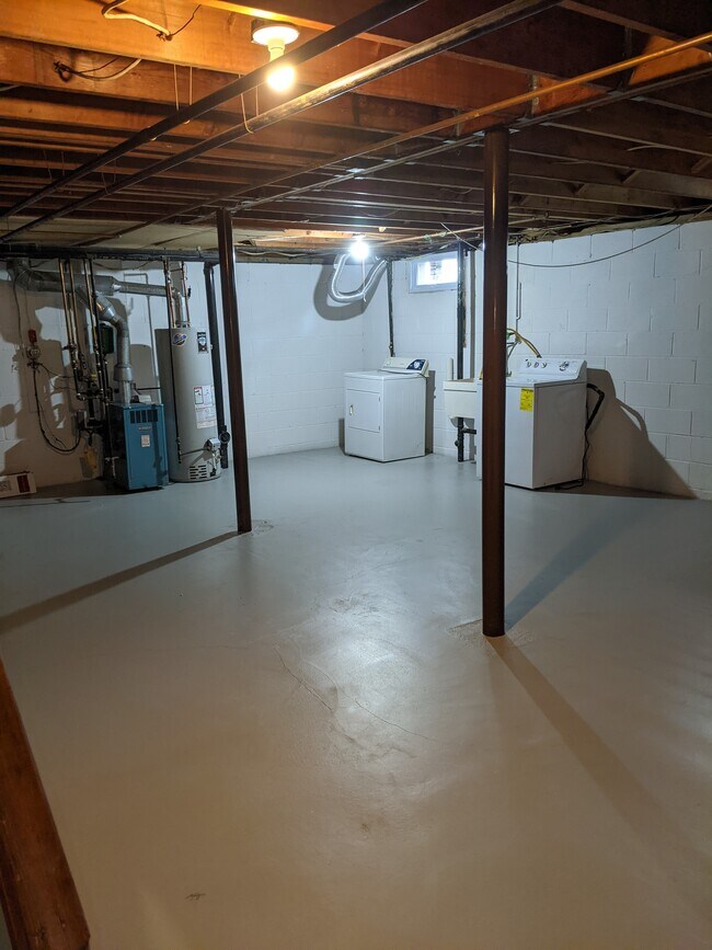 basement - 32 N Middaugh St
