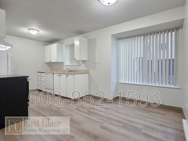 Building Photo - 3618 SW Beaverton Hillsdale Hwy