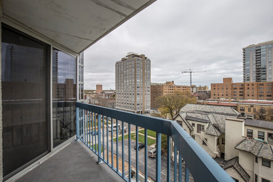 City Views - 1660 N Prospect Ave