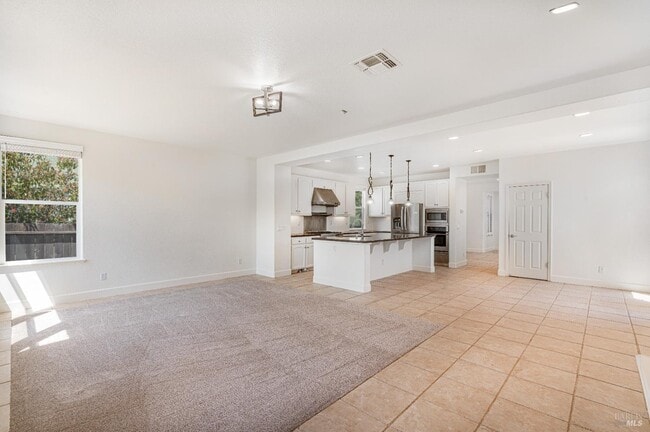 Building Photo - 525 Sauvignon Pl